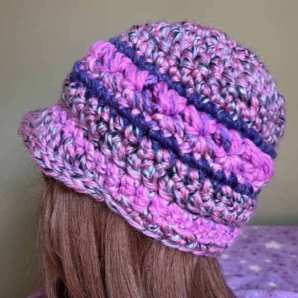 Elegant crochet satin thick chunky newsboy medium beautiful - Picture 5 of 11